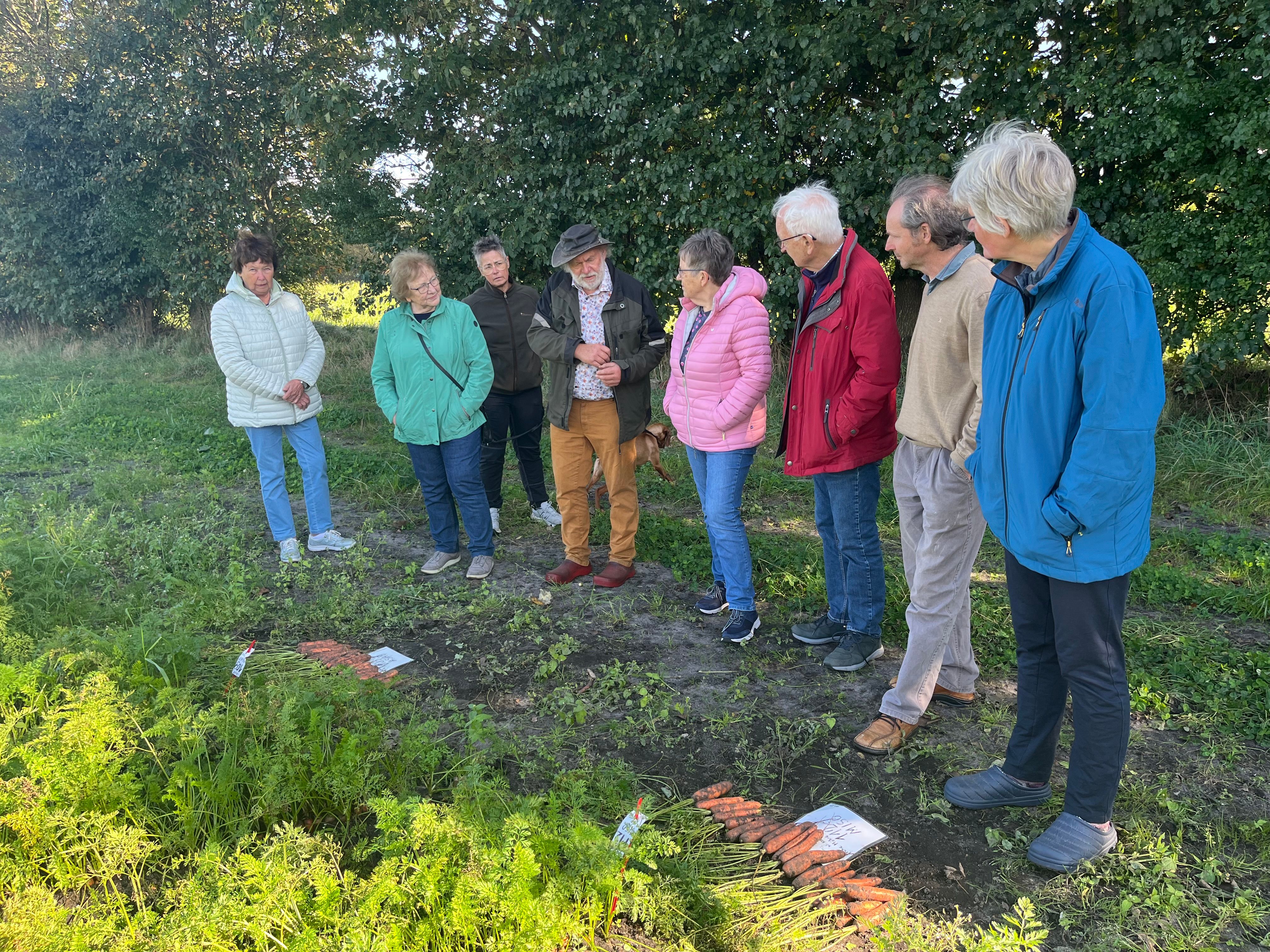 Christiansen Möhren Führung mit Heinzpeter Christiansen Lu .jpg